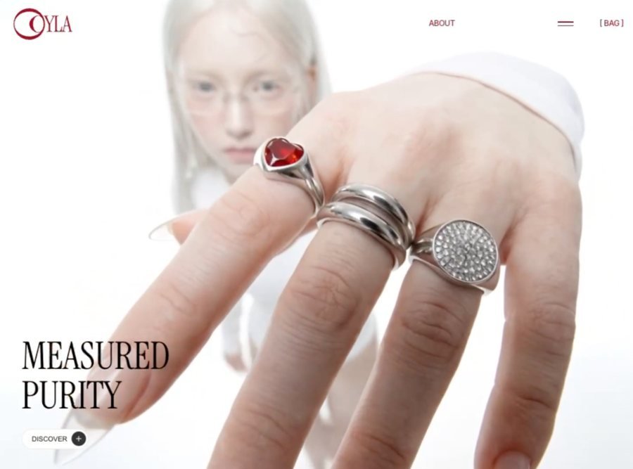 Portada de OYLA con anillos de plata